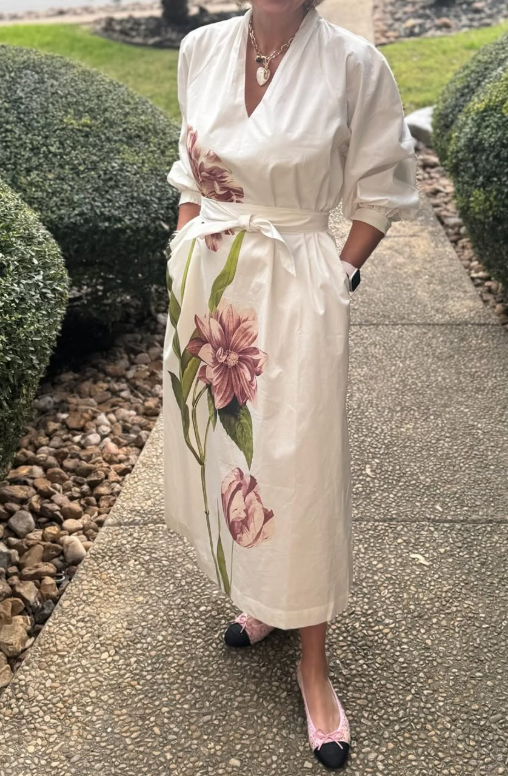 Demure V-neckline Floral Casual Dress